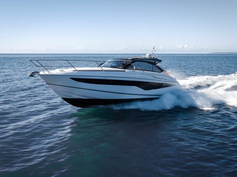 Princess V40: Kompakt spor yatta 34–36 knot