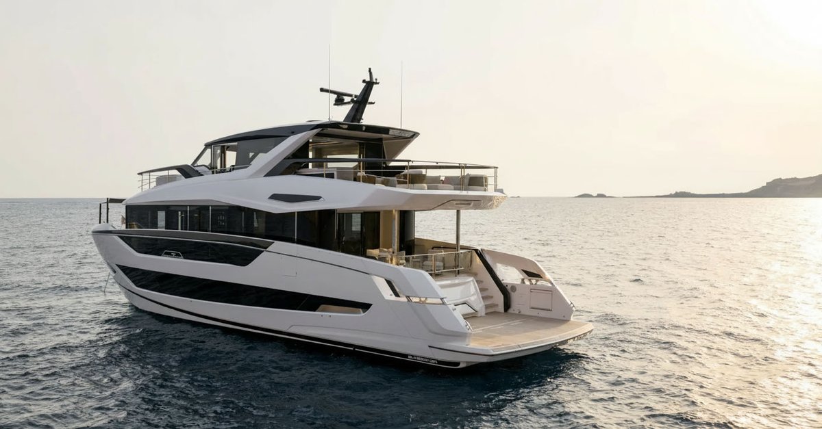 Sunseeker 82 Ocean Enclosed: Kapalı üst güverte yaklaşımı