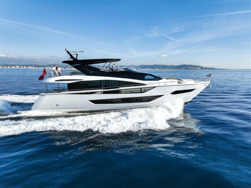 Sunseeker 88 Yacht: Uzun seyir için dört kabin