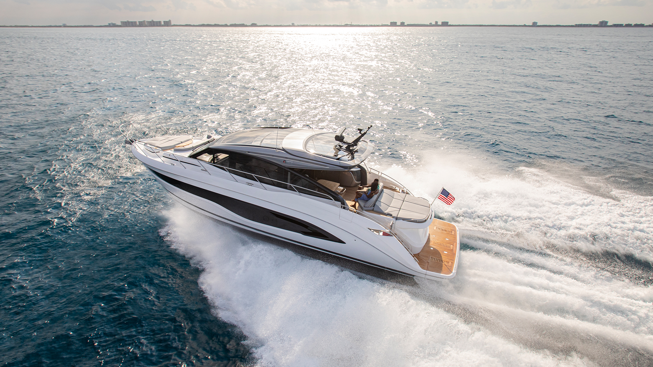 Princess V55: Üç kabinli hızlı motoryat